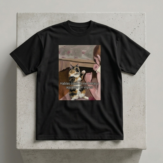 Playera negra con diseño de gato ilustrado estilo pintura vintage